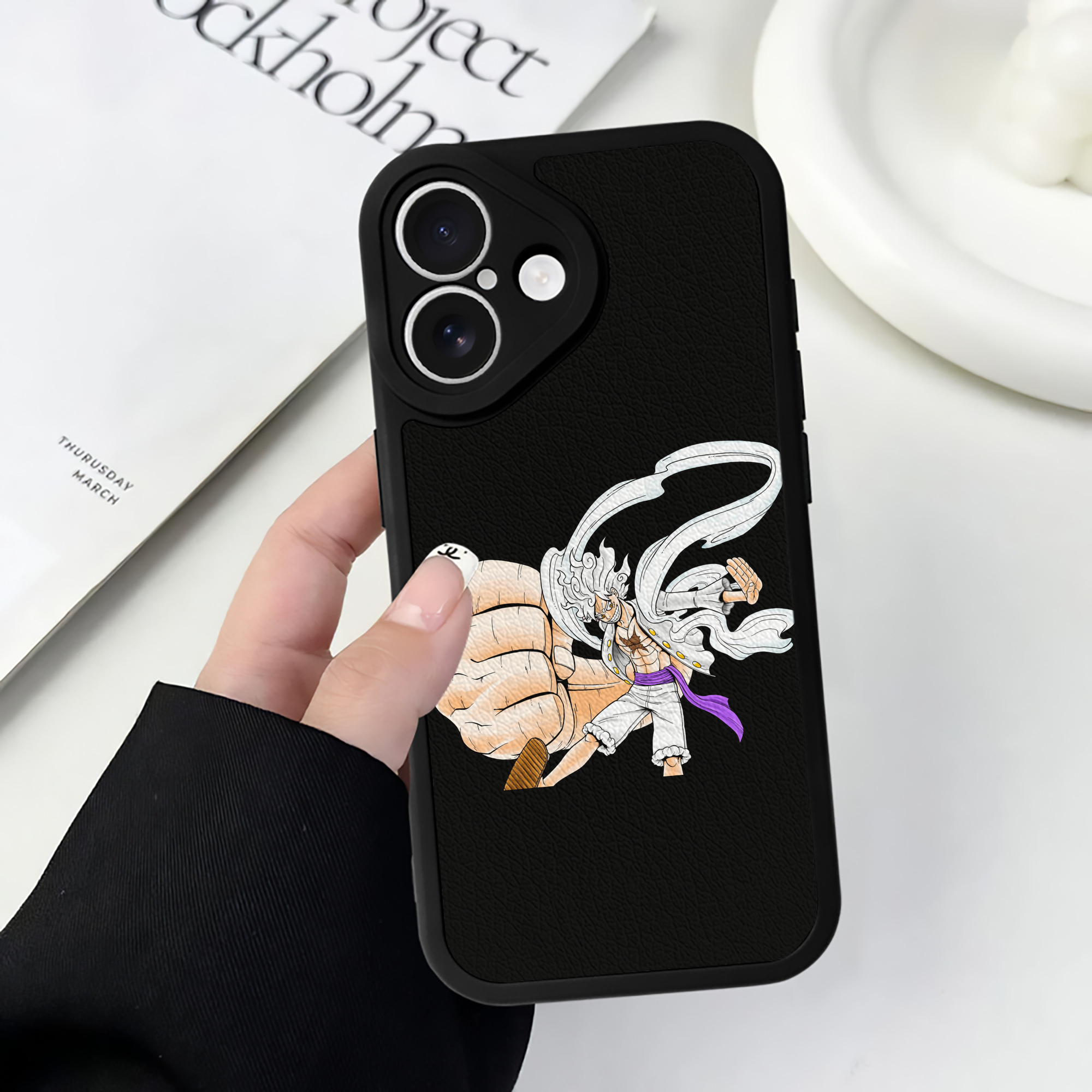 （画像用） ワンピース モンキー・D・ルフィ ONE PIECE Monkey D. Luffy 【iPhone 16シリーズ対応】シリコンスマホケース（レザー調） 材質：シリコン